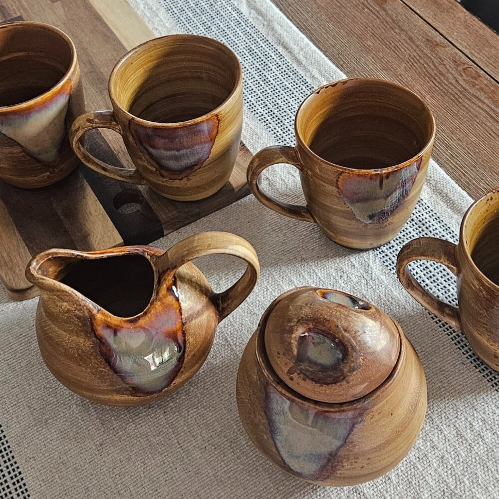 Sango, Stoneware tea set of 4 cups, creamer and sugar bowl, drip glaze brown